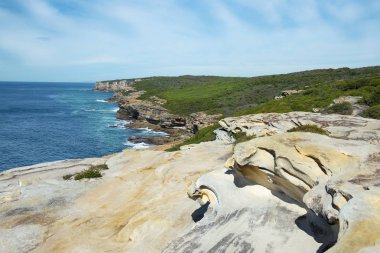 Kraliyet Ulusal Parkı 'ndaki okyanus ve uçurumlarla muhteşem manzara, Sydney NSW Avustralya