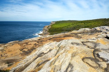 Kraliyet Ulusal Parkı 'ndaki okyanus ve uçurumlarla muhteşem manzara, Sydney NSW Avustralya
