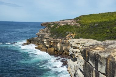 Kraliyet Ulusal Parkı 'ndaki okyanus ve uçurumlarla muhteşem manzara, Sydney NSW Avustralya