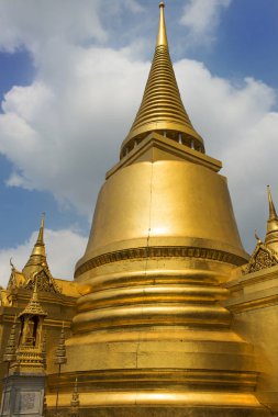Golden pagoda içinde grand palace - wat phra kaew, Tapınağı emerald buddha, bangkok, Tayland, Tayland stupa