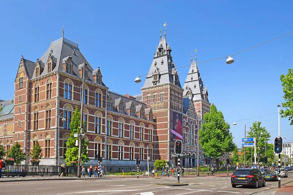 アムステルダム オランダ 2018 晴れた日にストリートの Stadhouderskade からアムステルダム国立美術館 国立美術館 の後部ファサードのビュー — ストック写真