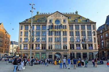 Amsterdam, Hollanda - 21 Mayıs 2018: ön cephe balmumu Müzesi Madame Tussauds Amsterdam, Dam Meydanı, Hollanda