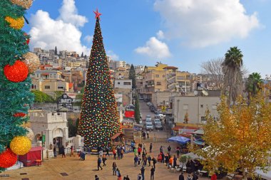 Nazareth, İsrail - Aralık 23: İnsanlar 21 Aralık 2018 duyuru Rum Ortodoks Kilisesi Nazareth, İsrail'deki yakınındaki Noel kutlaması
