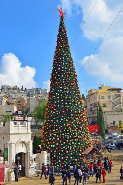 Nazareth, İsrail - Aralık 23: İnsanlar 21 Aralık 2018 duyuru Rum Ortodoks Kilisesi Nazareth, İsrail'deki yakınındaki Noel kutlaması