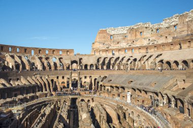 Rome, İtalya - 24 Ekim 2018: iç Roman da Flavian amfi bilinen Colosseum (Coliseum, Colosseo), harabe. Ünlü dünya Simgesel Yapı