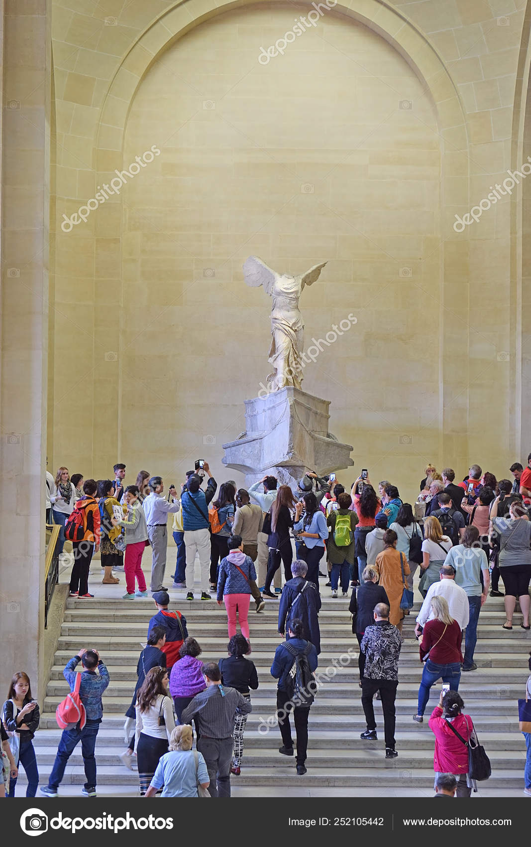 victory sculpture louvre