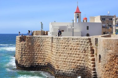 kale duvarları ve St John Kilisesi, Acre, Israil eski şehir görünümü