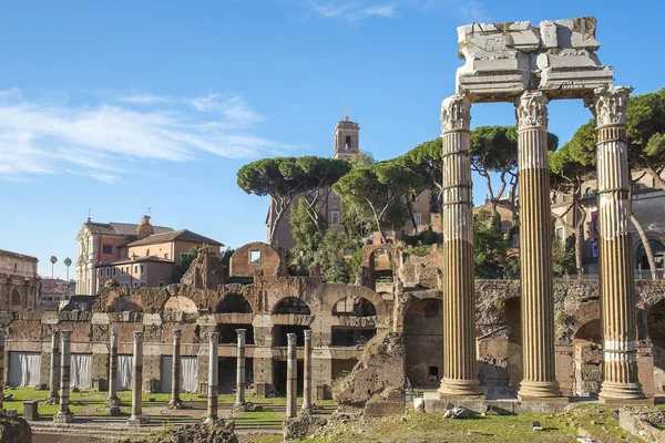 历史悠久的露天博物馆罗马论坛在罗马 意大利 是欧洲的主要旅游目的地之一 — 图库照片