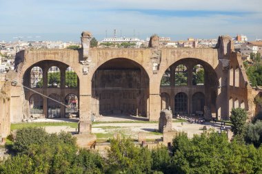 Roma' daki tarihi açık hava müzesi Roma Forumu, İtalya. Avrupa'nın başlıca seyahat yerlerinden biridir
