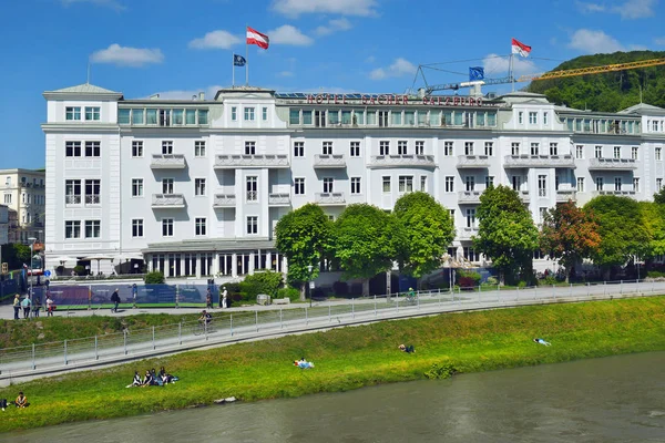 Salzburg Österrike Maj 2019 Lyxhotell Sacher Längs Salzach Floden Salzburg — Stockfoto