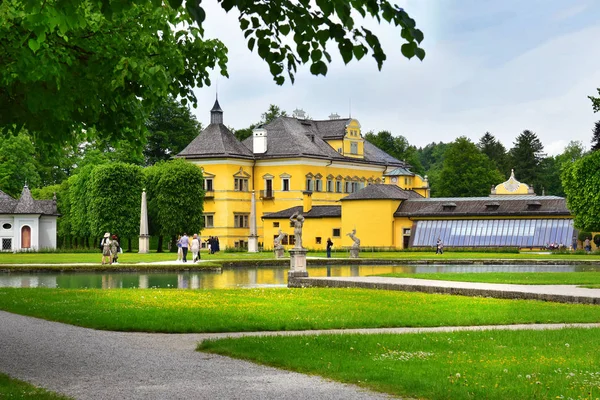 奥地利萨尔茨堡 2019年5月25日 赫尔布伦宫 施洛斯 赫尔布伦 萨尔茨堡大主教的夏季住所 从温室一侧欣赏美景 — 图库照片