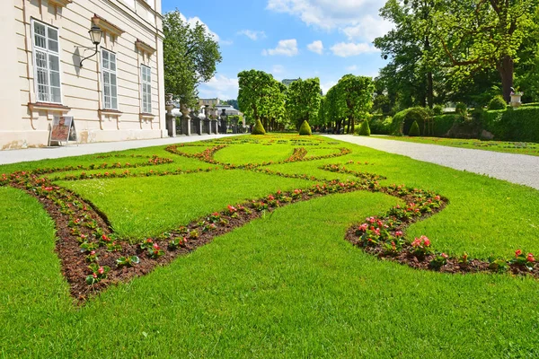 奥地利萨尔茨堡 2018年5月23日 宏伟的景观公园 米拉贝尔花园和米拉贝尔宫或施洛斯米拉贝尔在萨尔茨堡 — 图库照片