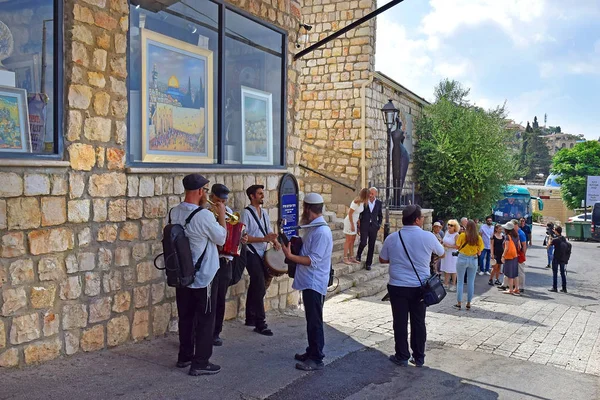 セーフド アッパーガリラヤ イスラエル 2019年7月19日 宗教音楽家のカルテット 700年に及ぶ歴史を持つセーフドの旧市街のアーティストの四分の一の古い通りで音楽を演奏 — ストック写真