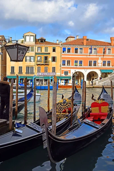 Venecia Italia Enero 2019 Paisaje Urbano Con Góndolas Tradicionales Gran —  Fotos de Stock