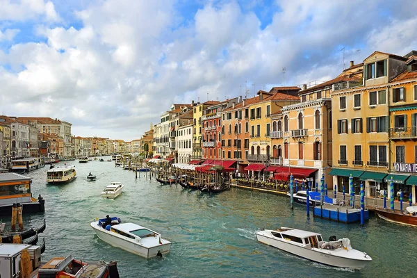 Venecia Italia Enero 2019 Paisaje Urbano Con Góndolas Tradicionales Gran Fotos De Stock Sin Royalties Gratis