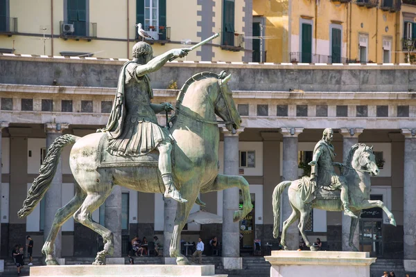 Nápoles Itália Setembro 2018 Dois Monumentos Equestres Carlos Iii Escultor — Fotografia de Stock