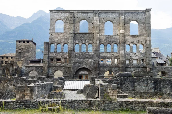 Aosta Augusta Praetoria Salassorum Kasabasındaki Antik Roma Tiyatrosunun Kalıntıları Talyan — Stok fotoğraf