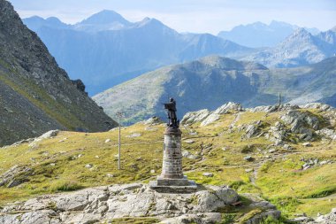 Büyük St. Bernard Pass, İsviçre 2469 m en yüksek yol geçişte görünümünü. Martigny İsviçre Valais kentinde İtalya Aosta Vadisi bölgesinin ile bağlanır
