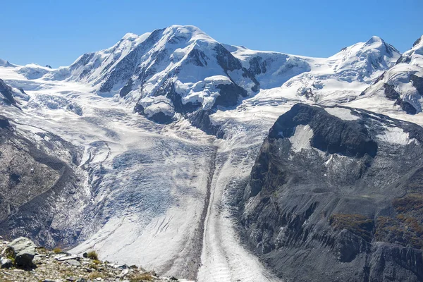 スイスのグレート セント バーナード峠周辺のスイスアルプスの山の風景 — ストック写真