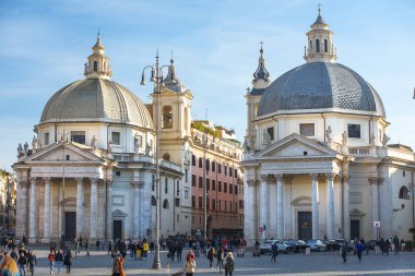 Roma, İtalya - 15 Kasım 2018: Piazza Del Popolo, Santa Maria 'nın Montesanto' daki 