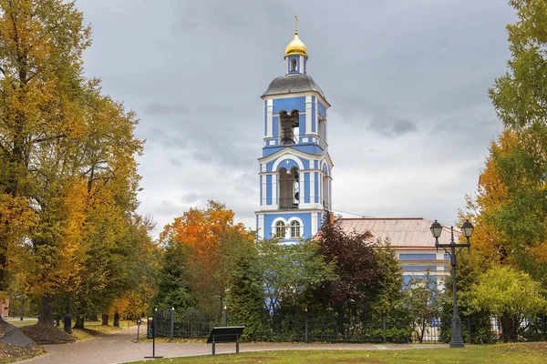 俄罗斯莫斯科Tsaritsyno公园保护区的Theotokos生命奉献泉图标教堂钟塔 — 图库照片