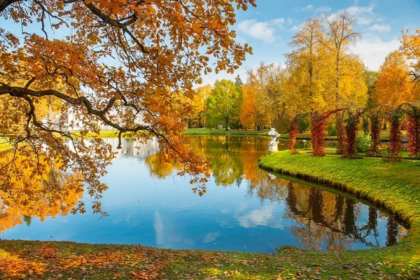 Восени Парку Царицино Москва — стокове фото