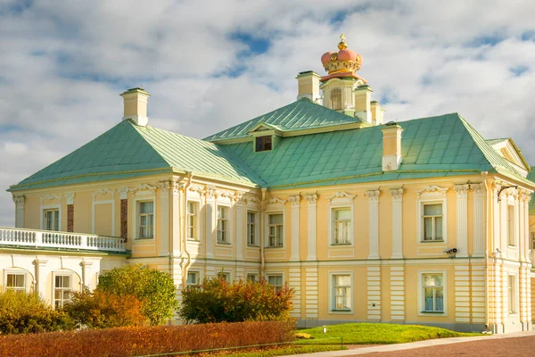 莫斯科的观光游览 沙里奇诺的历史建筑 沙里奇诺是俄罗斯莫斯科的一座宫殿博物馆和公园保护区 — 图库照片