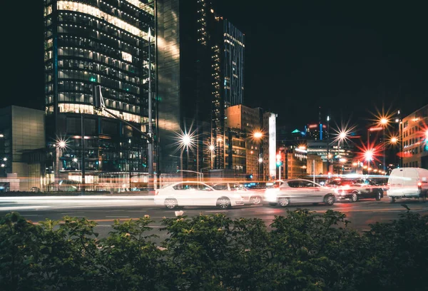 gece arka planda sokak