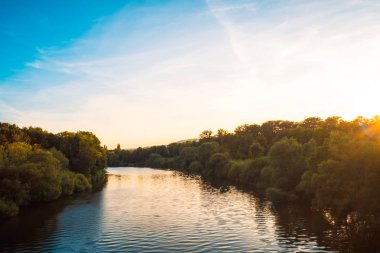 gün batımında güzel nehir