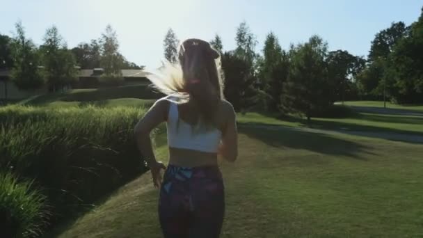 Femme Forme Courant Dans Parc Ville Vue Dos — Video