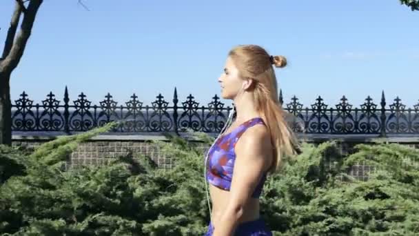 Blonde Fit Woman Headphones Walking Outdoors — Stock Video