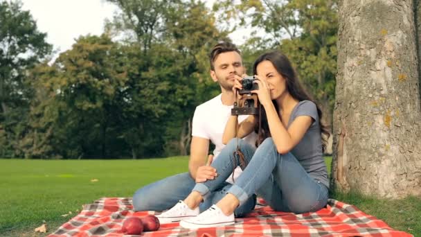 Couple Date Park Sitting Plaid Taking Photo Old Camera Turns — Stock Video