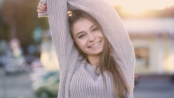Close Portrait Happy Smiling Young Woman Outdoors Looking Camera Slowmotion — ストック動画