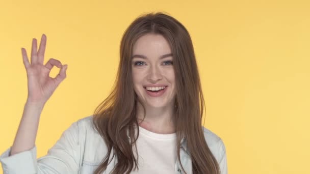 Close Portrait Young Woman Showing Gesture Slowmotion Yellow Background — Stock Video