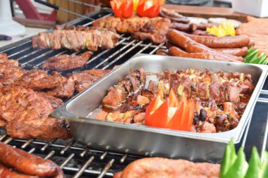 biber ile şenlik, sosis biftek şiş ızgara