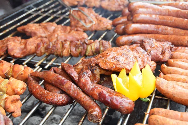 Wurstspieße Mit Paprika Gegrillt — Stockfoto