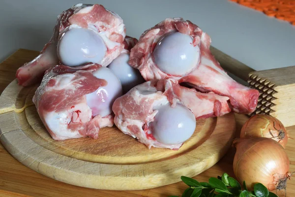 kemikleri domuz çorbası bir kaynatma için