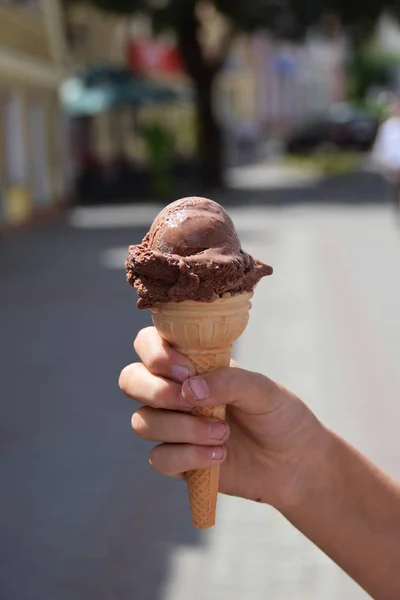 Chocolate Ice Held Girl Vacation — Stock Photo, Image