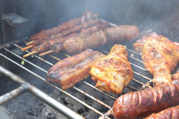 Würstchen Vom Grill Marktstand Während Des Festes — Stockfoto