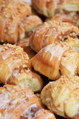kruvasan haşhaş tohumu ve fındık ile geleneksel bir Lehçe incelik