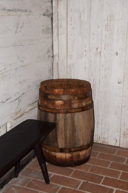 eski ahşap varil başına lahana lahana