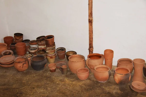 Pots Terre Cuite Des Plats Faits Dans Ancien Chalet Moyen — Photo