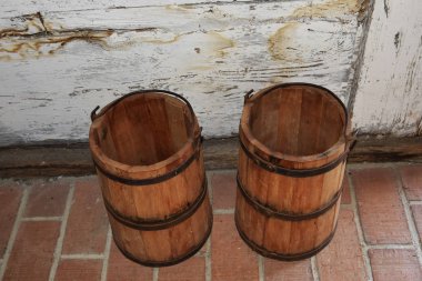 ahşap kovalar ve Ortaçağ depolamak ve gıda taşıma için varil
