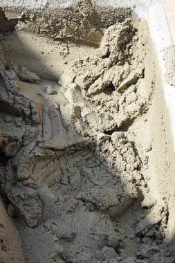 Harç Çimento örmek için hazırlanan bir kap içinde