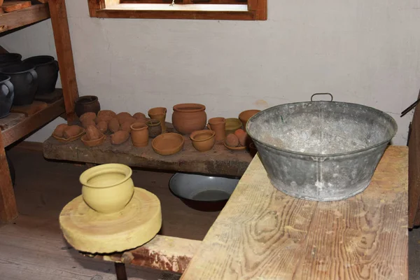 Roue Potier Pots Argile Fabriqués Dans Ancien Chalet Moyen Age — Photo