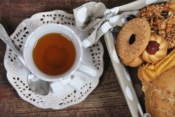 Vários Biscoitos Biscoitos Assados Casa Recipiente Com Bolinhas Chá Uma — Fotografia de Stock