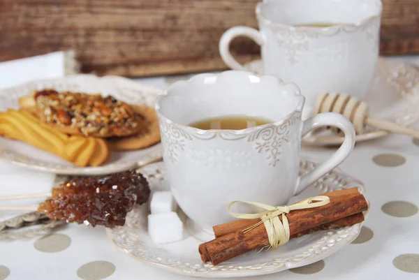 Két Retro Csésze Cukor Vanília Tea Cookie Kat Reggeli — Stock Fotó