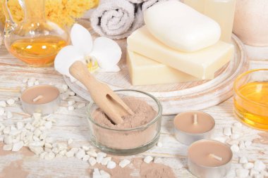 çamur kil ve doğal bitkisel yağlar yapılmış yüz maskesi için kuru toz