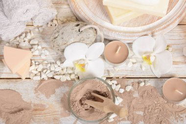 Çamur maskesi yapmak için kuru toz