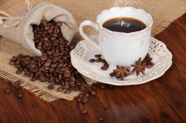 sıcak kahve ile bir fincan anason çiçekler